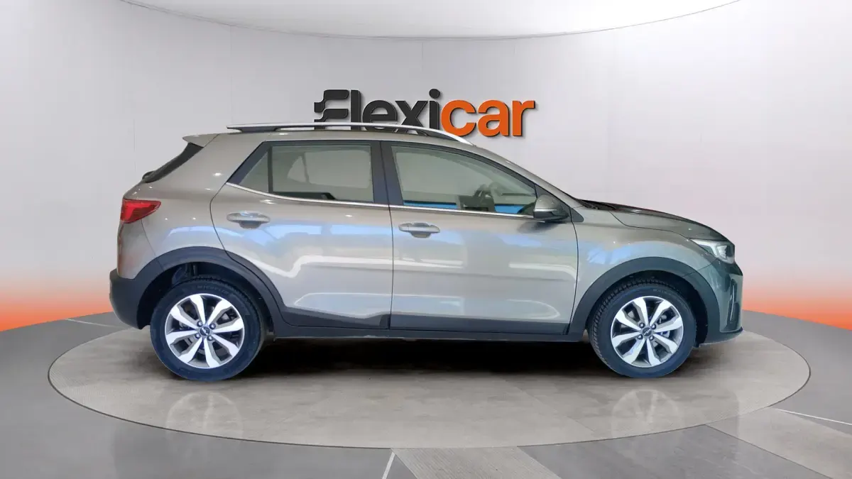 Usado Kia Stonic 101 CV (74 kW) 2024 Gris SUV