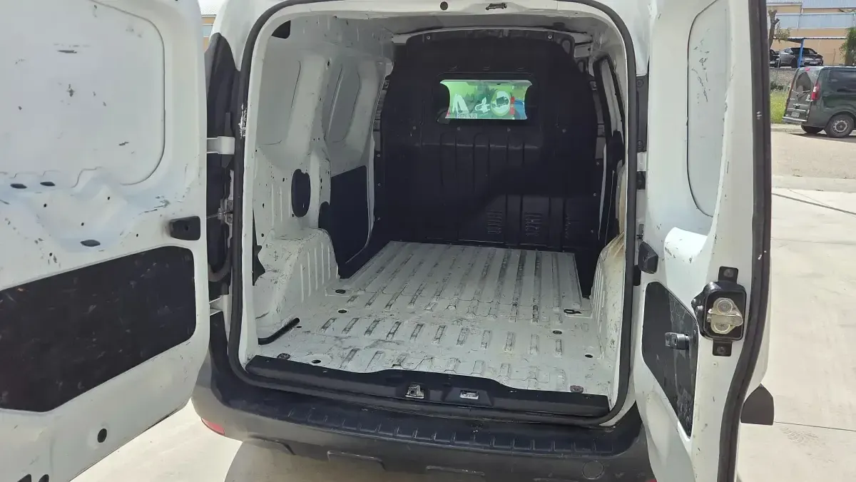 Usado Dacia Dokker Essentiel 100 HP (73 kW) 2019 Branco Monovolume