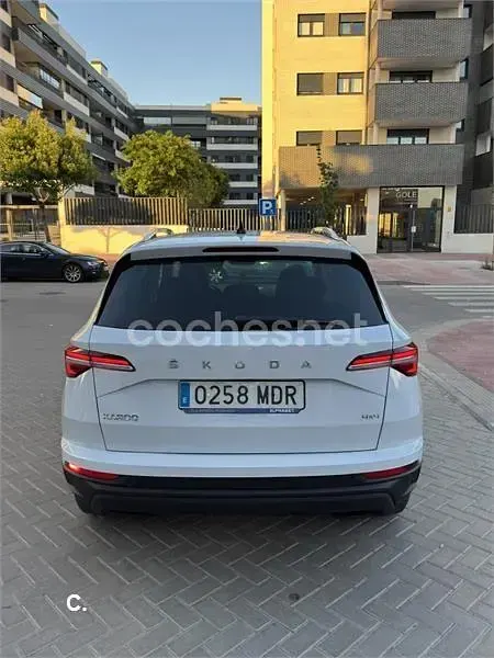 Usado Skoda Karoq SportLine 150 CV (110 kW) 2023 Blanco SUV
