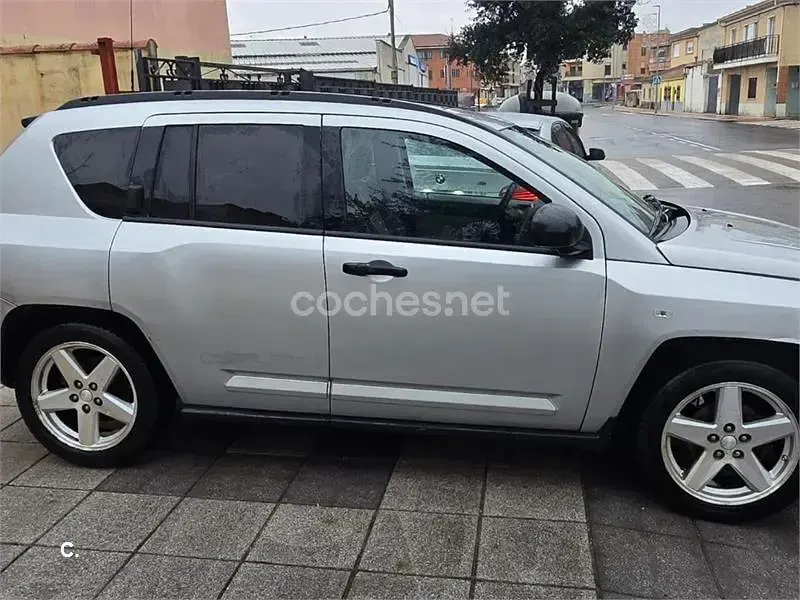 Usado Jeep Compass Limited 140 CV (102 kW) 2008 Gris / plata SUV