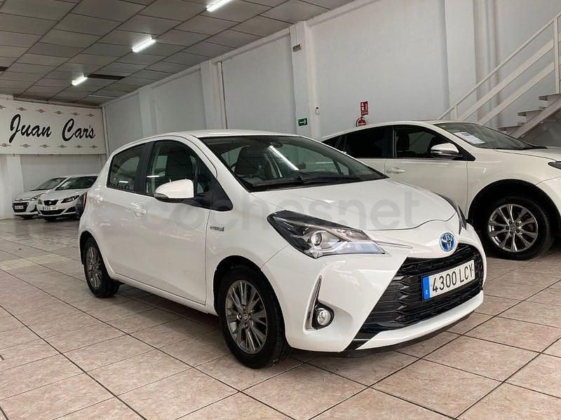 Usado Toyota Yaris Hybrid 100 CV (73 kW) 2019 Blanco Berlina