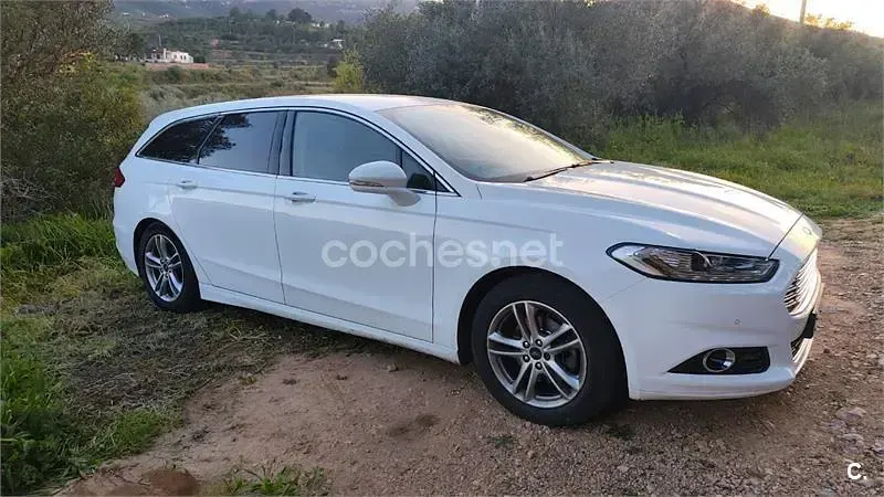 Usado Ford Mondeo Titanium 150 CV (110 kW) 2018 Blanco Familiar