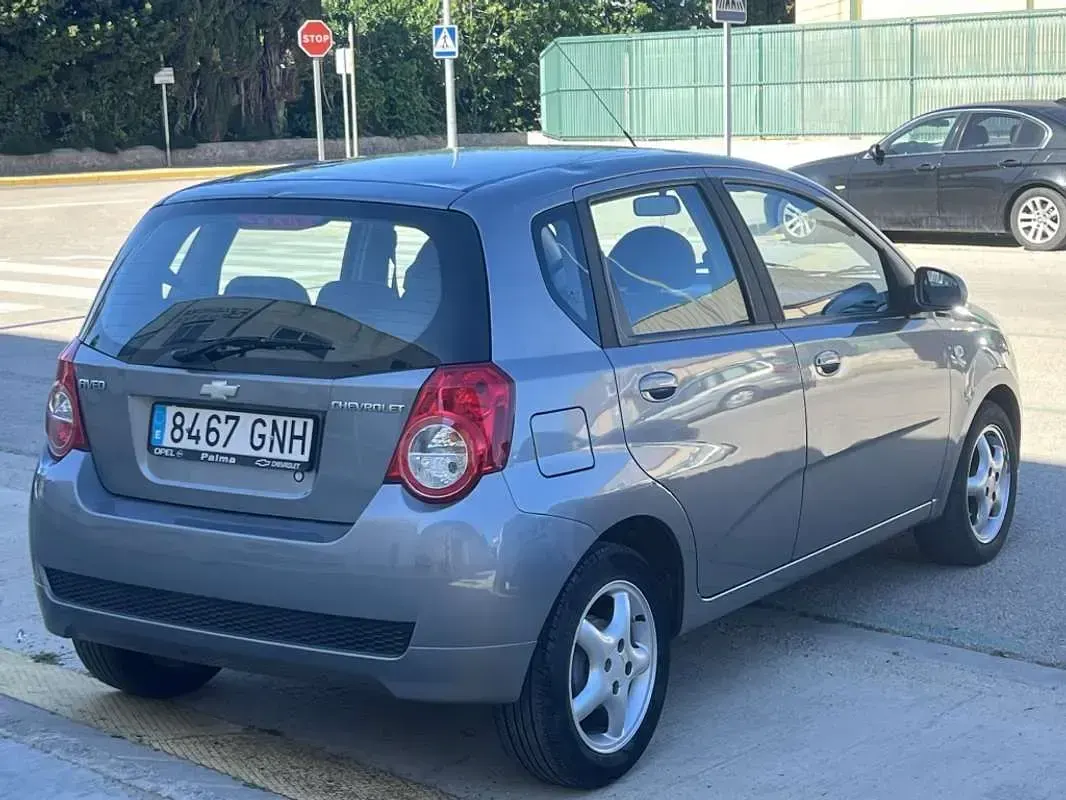 Usado Chevrolet Aveo LS 84 CV (61 kW) 2009 Gris Utilitario