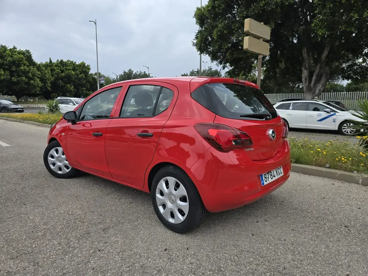 Usado Opel Corsa Expression 75 CV (55 kW) 2017 Rojo Utilitario