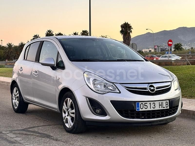 Gris / plata Usado 2012 Opel Corsa Selective Berlina | 4700 € (Precio justo) - Imagen 1/4