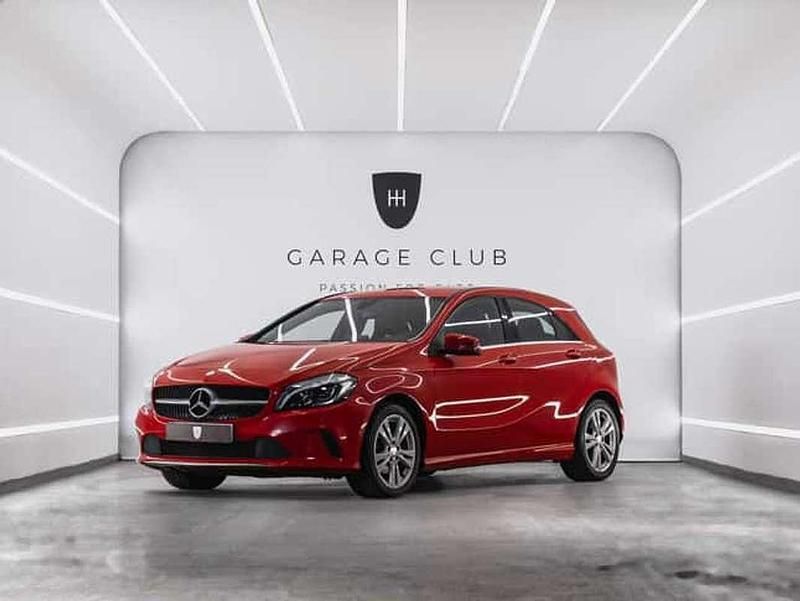 Usado Mercedes A180 109 CV (80 kW) 2016 Rojo Utilitario