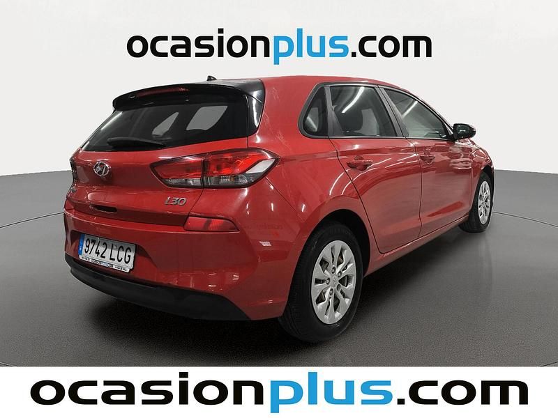 Usado Hyundai i30 120 CV (88 kW) 2019 Rojo Berlina
