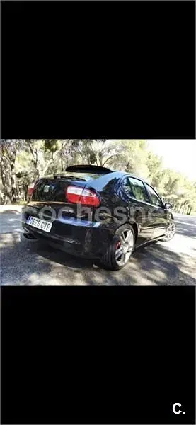 Usado Seat Leon CUPRA 210 CV (154 kW) 2004 Negro Utilitario