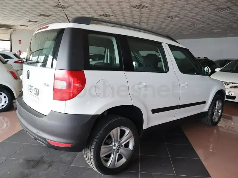 Usado Skoda Yeti Active 105 CV (77 kW) 2011 Blanco SUV