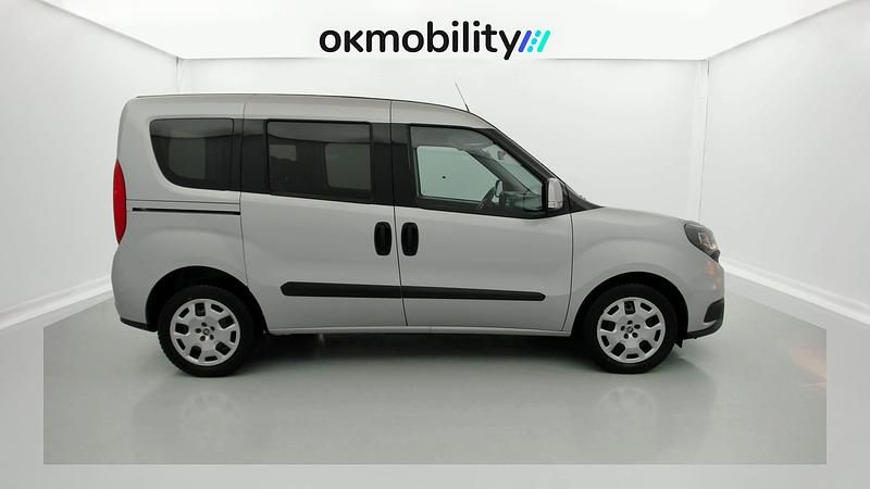 Usado Fiat Doblò 120 CV (88 kW) 2023 Gris oscuro Monovolumen