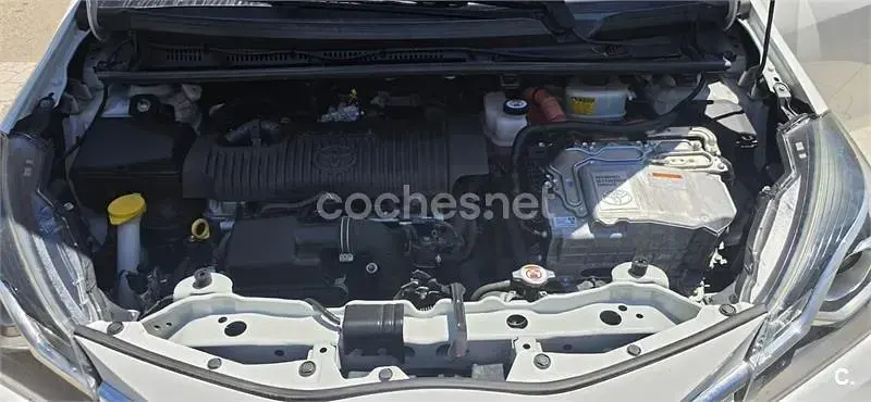 Usado Toyota Yaris Hybrid Active 100 CV (73 kW) 2018 Blanco Berlina