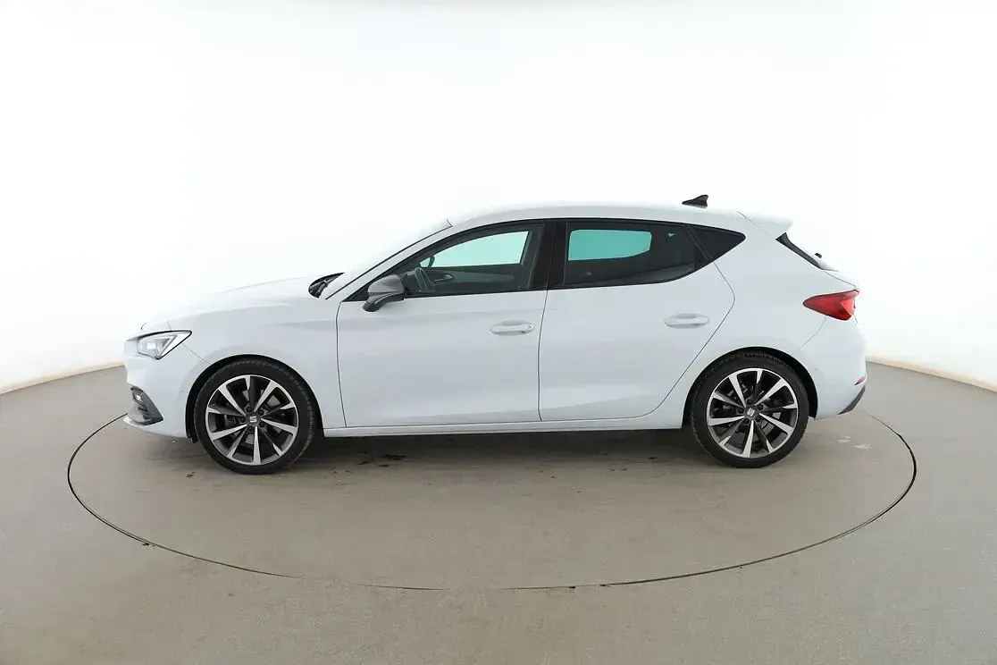 Usado Seat Leon FR 150 CV (110 kW) 2021 Blanco Berlina