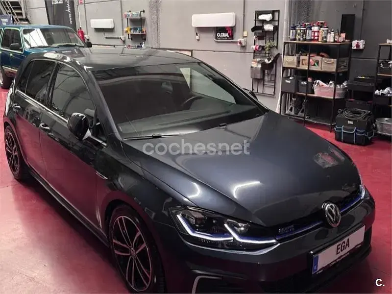 Usado VW Golf VIII GTE 245 CV (180 kW) 2020 Gris / plata Berlina
