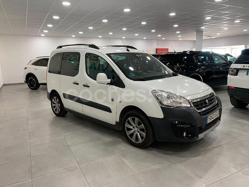 Usado Peugeot Partner Tepee Outdoor 120 CV (88 kW) 2015 Blanco Monovolumen