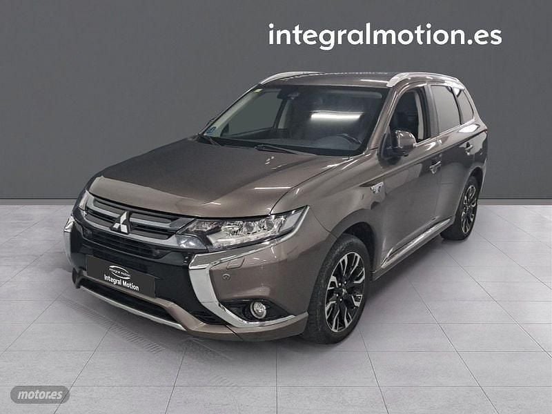 Usado Mitsubishi Outlander P-HEV 202 CV (148 kW) 2018 Gris SUV