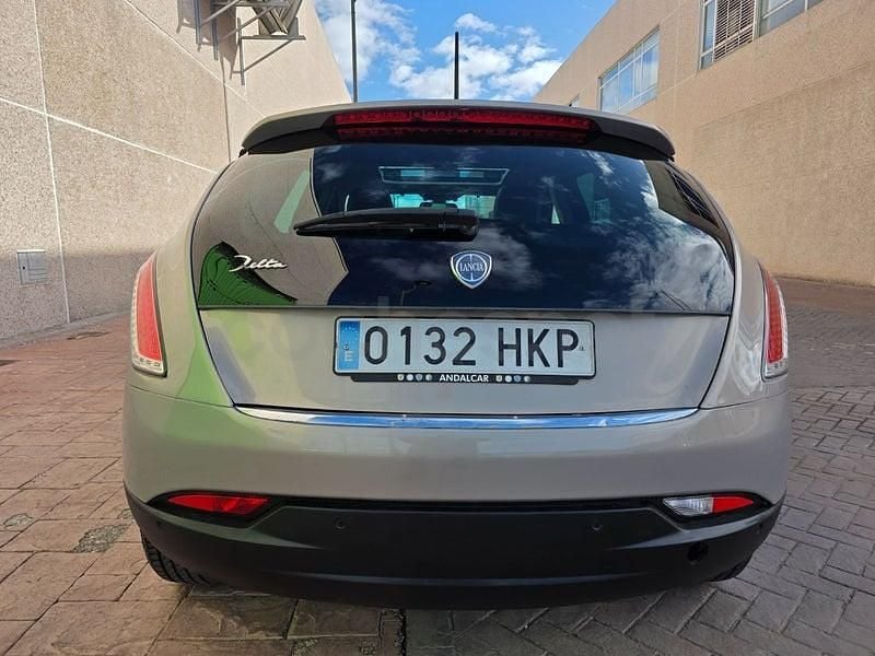Usado Lancia Delta Gold 105 CV (77 kW) 2012 Beige Utilitario