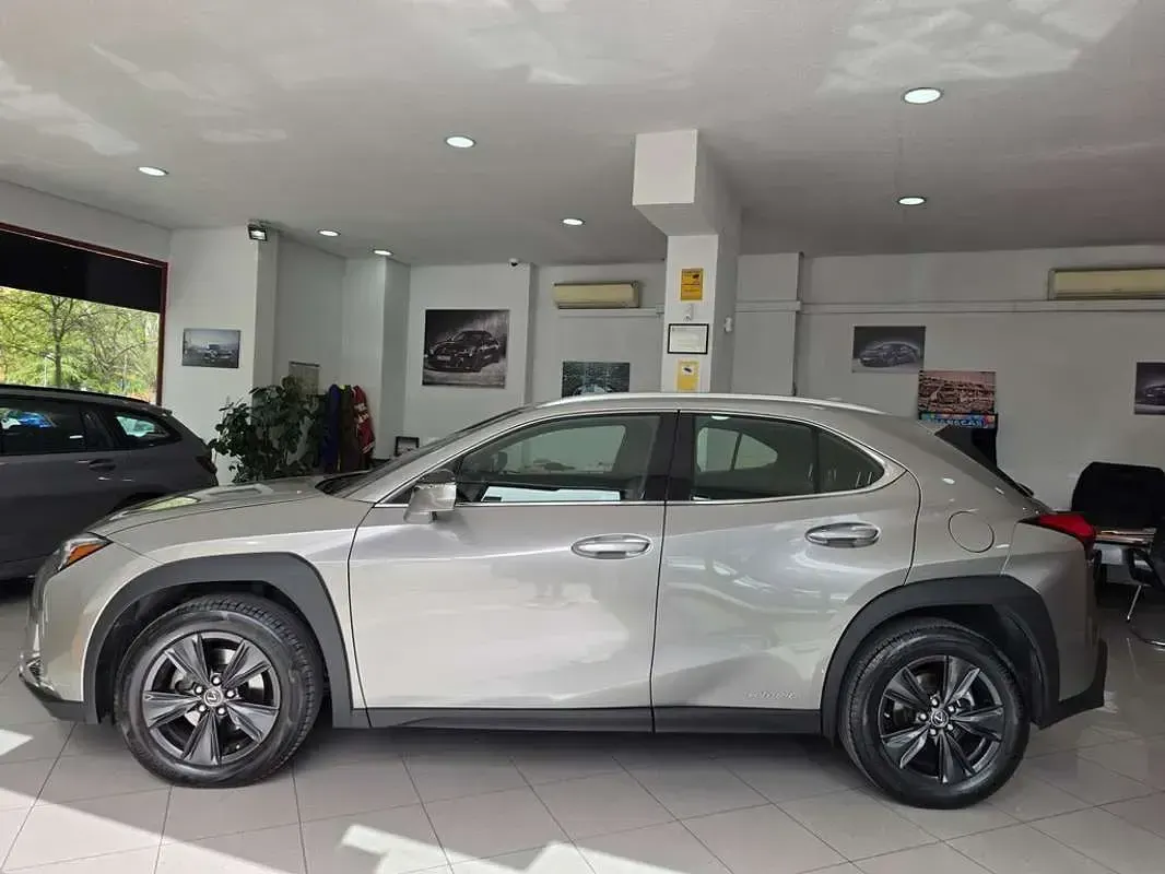 Usado Lexus UX 250h Business Edition 184 CV (135 kW) 2022 Gris SUV