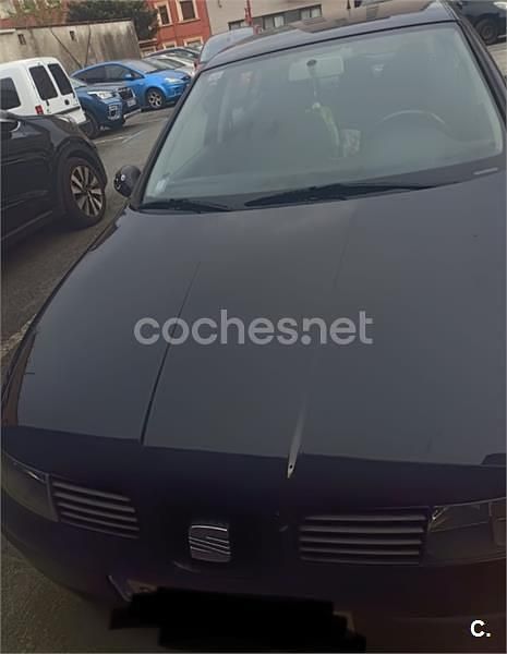 Usado Seat Leon Stella 90 CV (66 kW) 2003 Negro Utilitario
