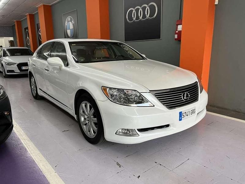Usado Lexus LS460 Executive Line 381 CV (280 kW) 2007 Blanco Berlina
