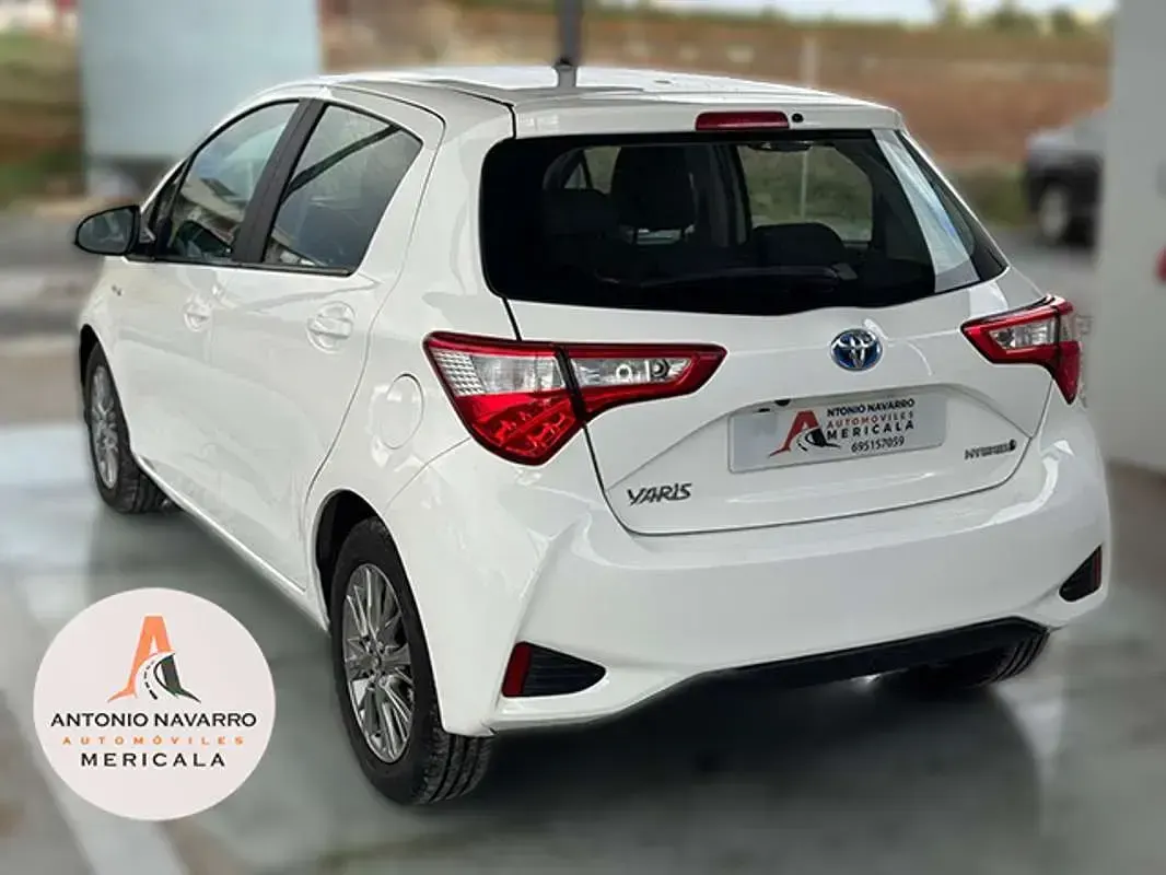 Usado Toyota Yaris Active 99 CV (72 kW) 2018 Blanco Utilitario