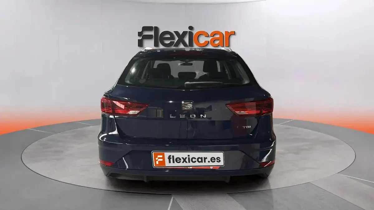 Usado Seat Leon ST Style 130 CV (95 kW) 2019 Azul Familiar