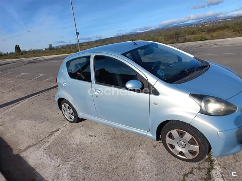 Gris / plata Usado 2006 Toyota Aygo Utilitario | 5100 € (Precio justo) - Imagen 1/4