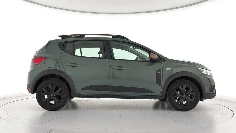 Usado Dacia Sandero Extreme 100 CV (73 kW) 2025 Verde Berlina