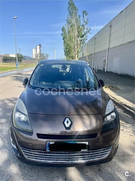 Usado Renault Grand Scénic III Dynamique 105 CV (77 kW) 2009 Marrón Monovolumen