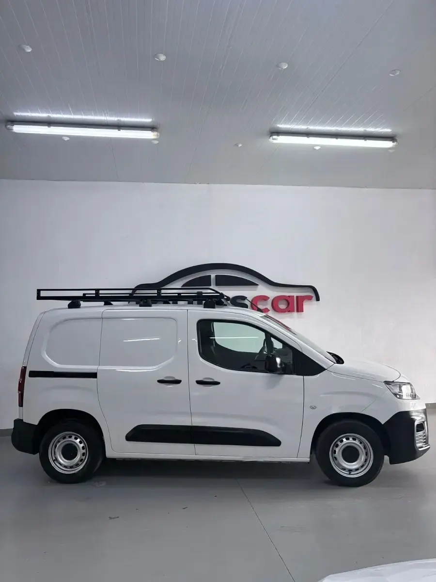 Usado Citroën Berlingo 100 CV (73 kW) 2021 Blanco Monovolumen