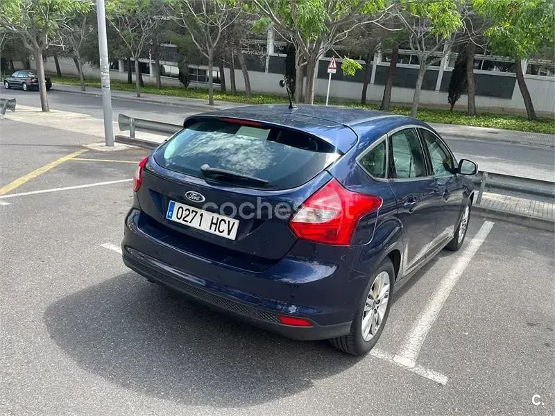 Usado Ford Focus Trend 105 CV (77 kW) 2011 Azul Berlina