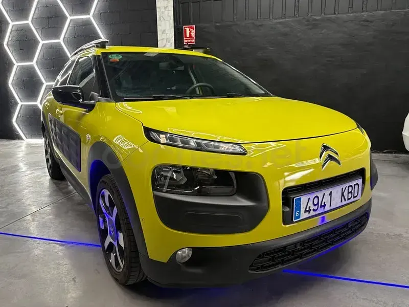 Usado Citroën C4 Cactus Business Class 99 CV (72 kW) 2019 Amarillo Utilitario
