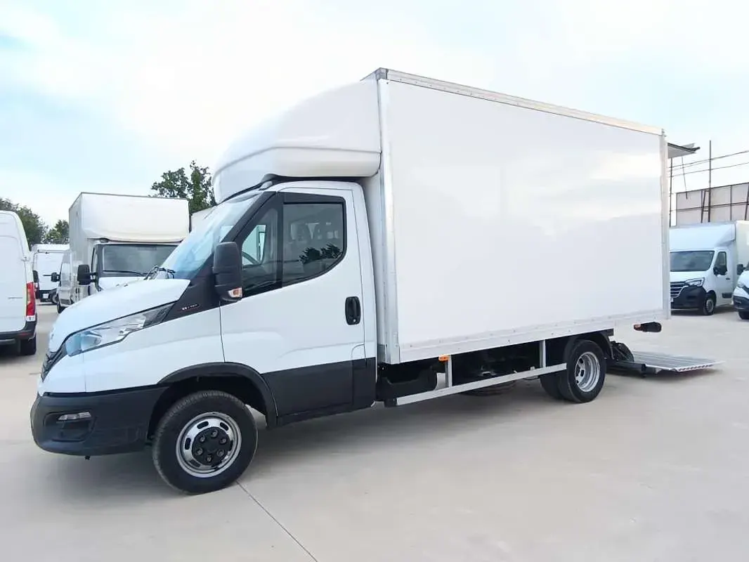 Usado Iveco Daily 158 CV (116 kW) 2022 Blanco Van