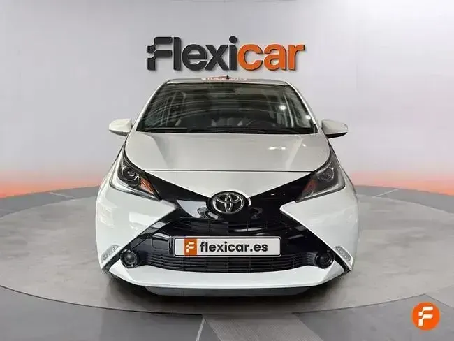 Usado Toyota Aygo X-play 72 CV (52 kW) 2018 Blanco Utilitario