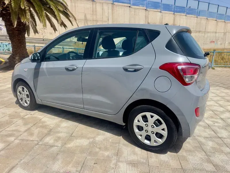 Usado Hyundai i10 66 CV (48 kW) 2016 Azul Utilitario