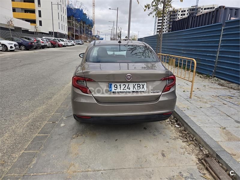 Usado Fiat Tipo Easy 95 CV (69 kW) 2017 Beige Berlina