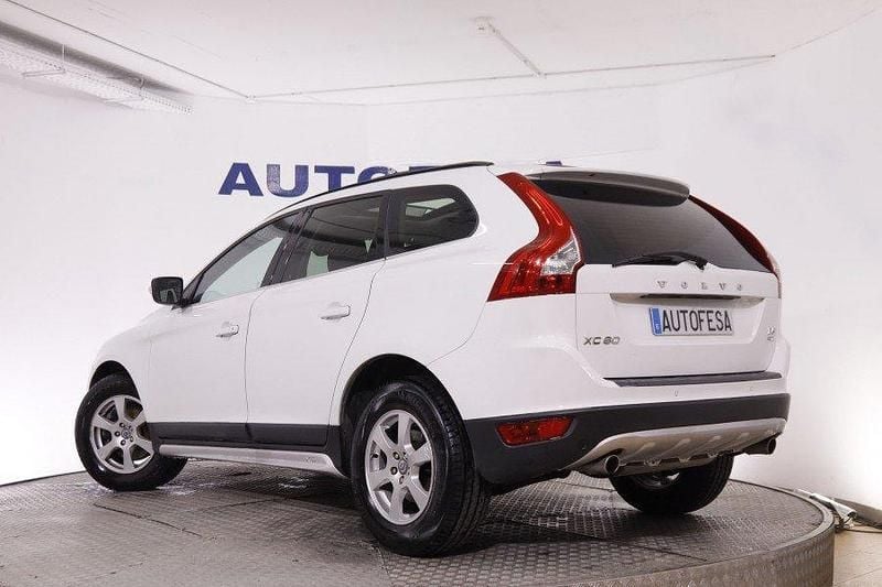 Käytetty Volvo XC60 Momentum 205 HP (150 kW) 2011 Valkoinen Katumaasturi