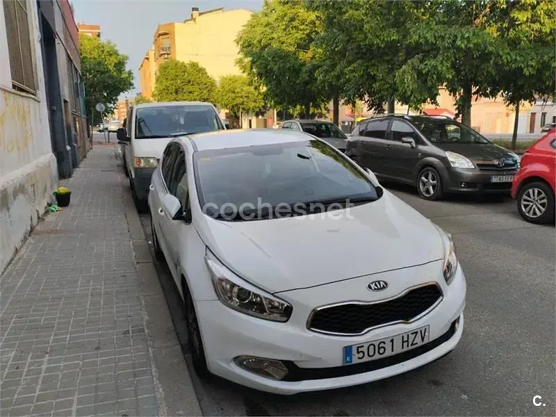 Usado Kia Ceed GT 128 HP (94 kW) 2014 Branco Sedan