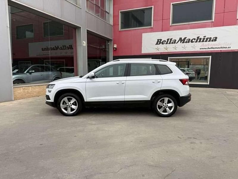 Usado Skoda Karoq Ambition 150 CV (110 kW) 2022 Blanco SUV