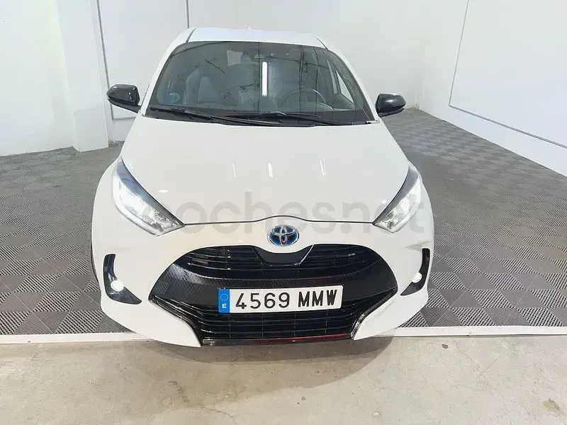 Usado Toyota Yaris Hybrid Active 116 CV (85 kW) 2024 Blanco Berlina