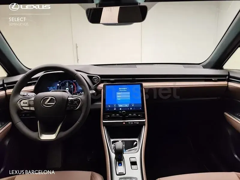 Usado Lexus LBX 136 CV (100 kW) 2026 Gris / plata SUV
