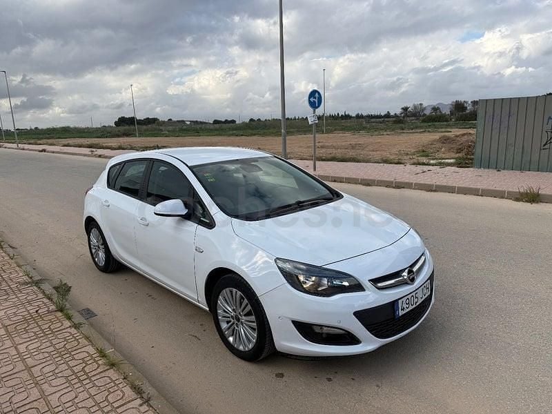 Usado Opel Astra Excellence 110 HP (80 kW) 2015 Branco Sedan