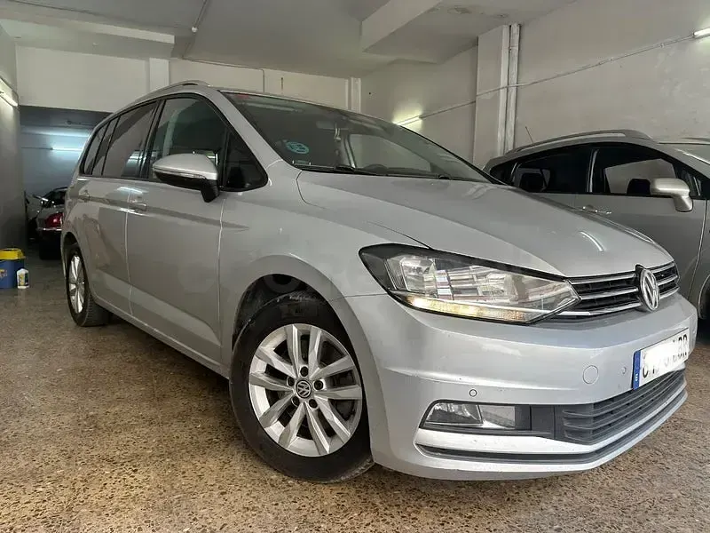 Usado VW Touran Advance 150 CV (110 kW) 2016 Gris / plata Monovolumen