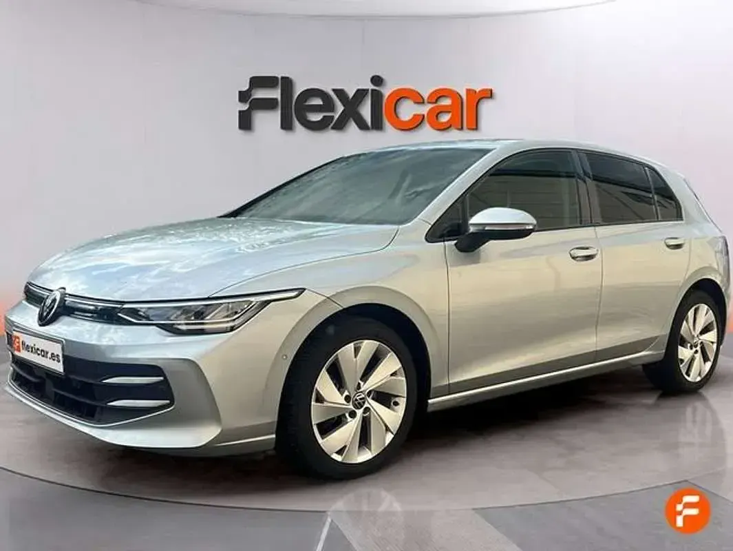 Usado VW Golf VIII 116 CV (85 kW) 2025 Gris Utilitario