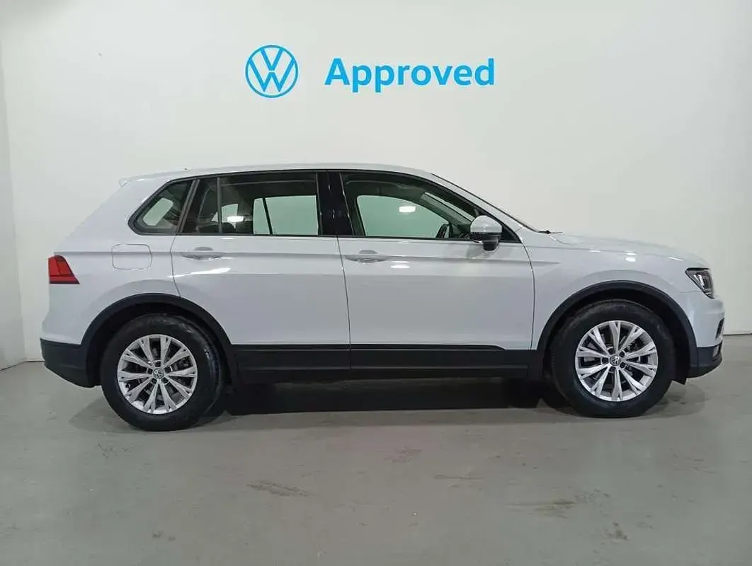 Usado VW Tiguan Edition 125 CV (91 kW) 2018 Plateado SUV
