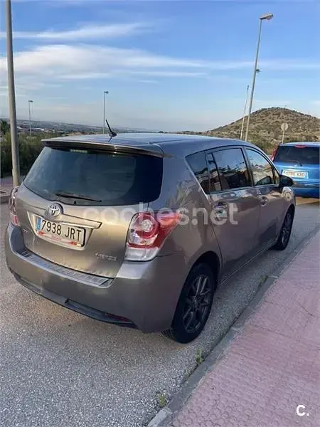 Usado Toyota Verso Advance 112 CV (82 kW) 2016 Gris / plata Monovolumen