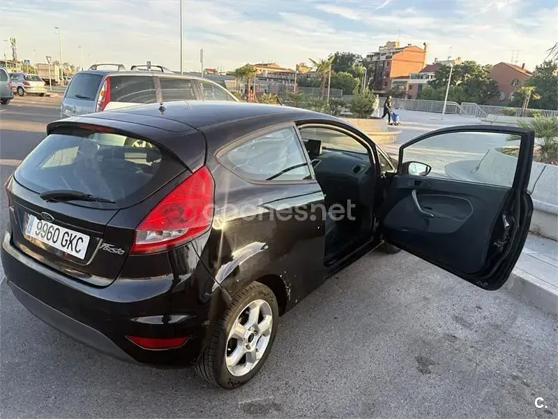 Usado Ford Fiesta Trend 68 CV (50 kW) 2008 Negro Utilitario