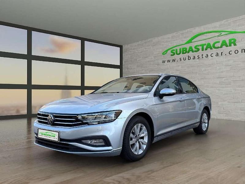 Usado VW Passat Business 150 CV (110 kW) 2021 Plateado Berlina