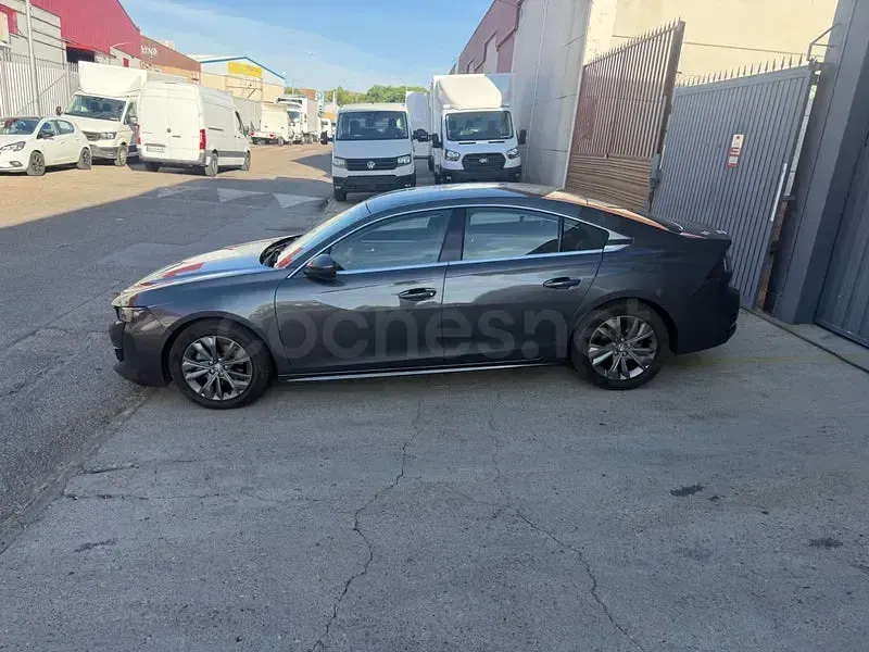 Usado Peugeot 508 Active 130 CV (95 kW) 2021 Gris / plata Berlina
