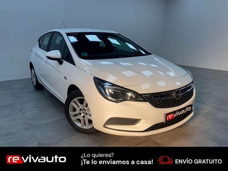 Usado Opel Astra Dynamic 110 CV (80 kW) 2018 Blanco Familiar
