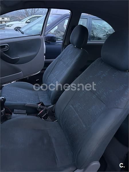 Usado Opel Corsa Comfort 75 CV (55 kW) 2001 Gris / plata Berlina